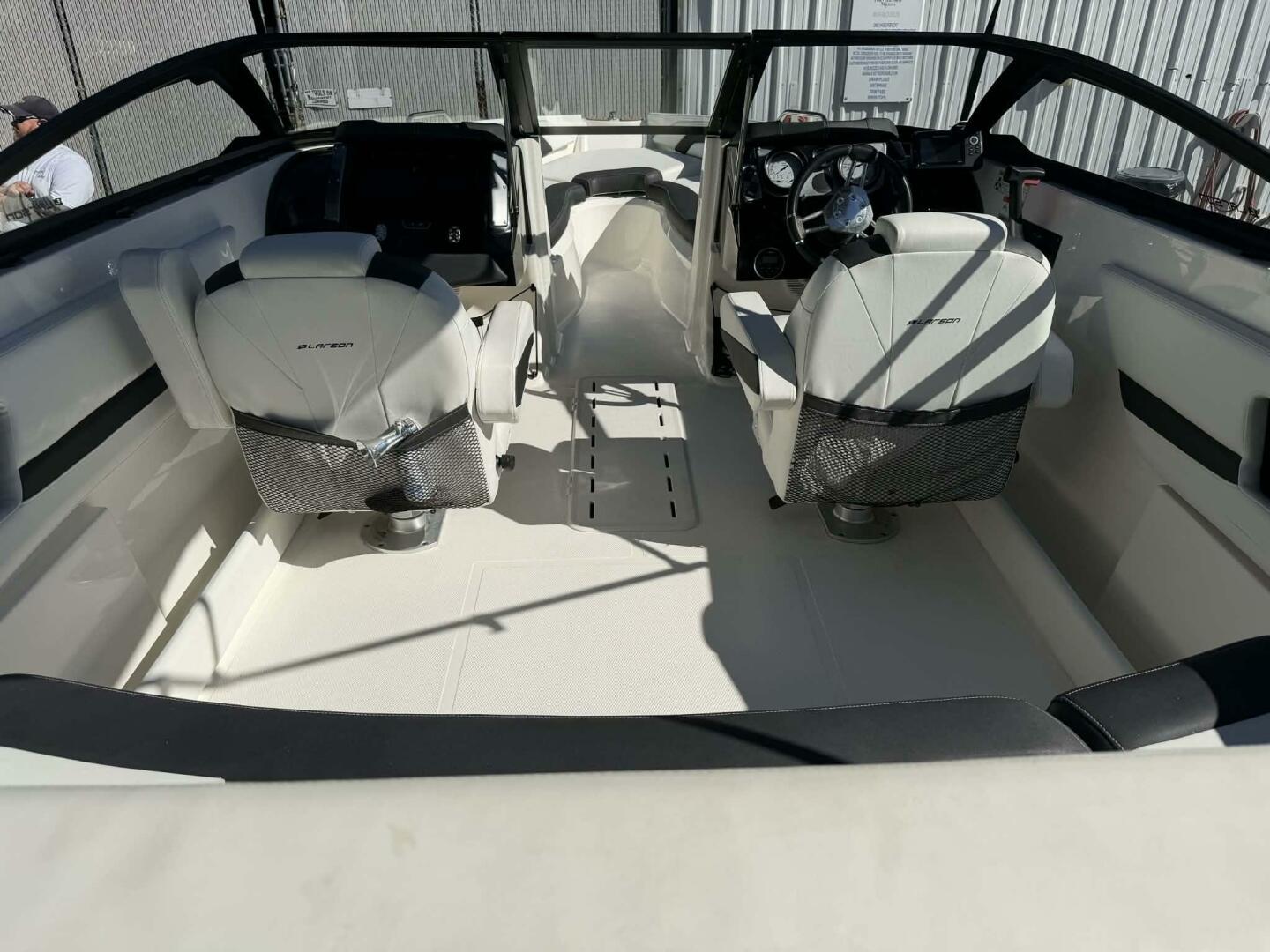 2015 Larson LX 225S IO - Image 12