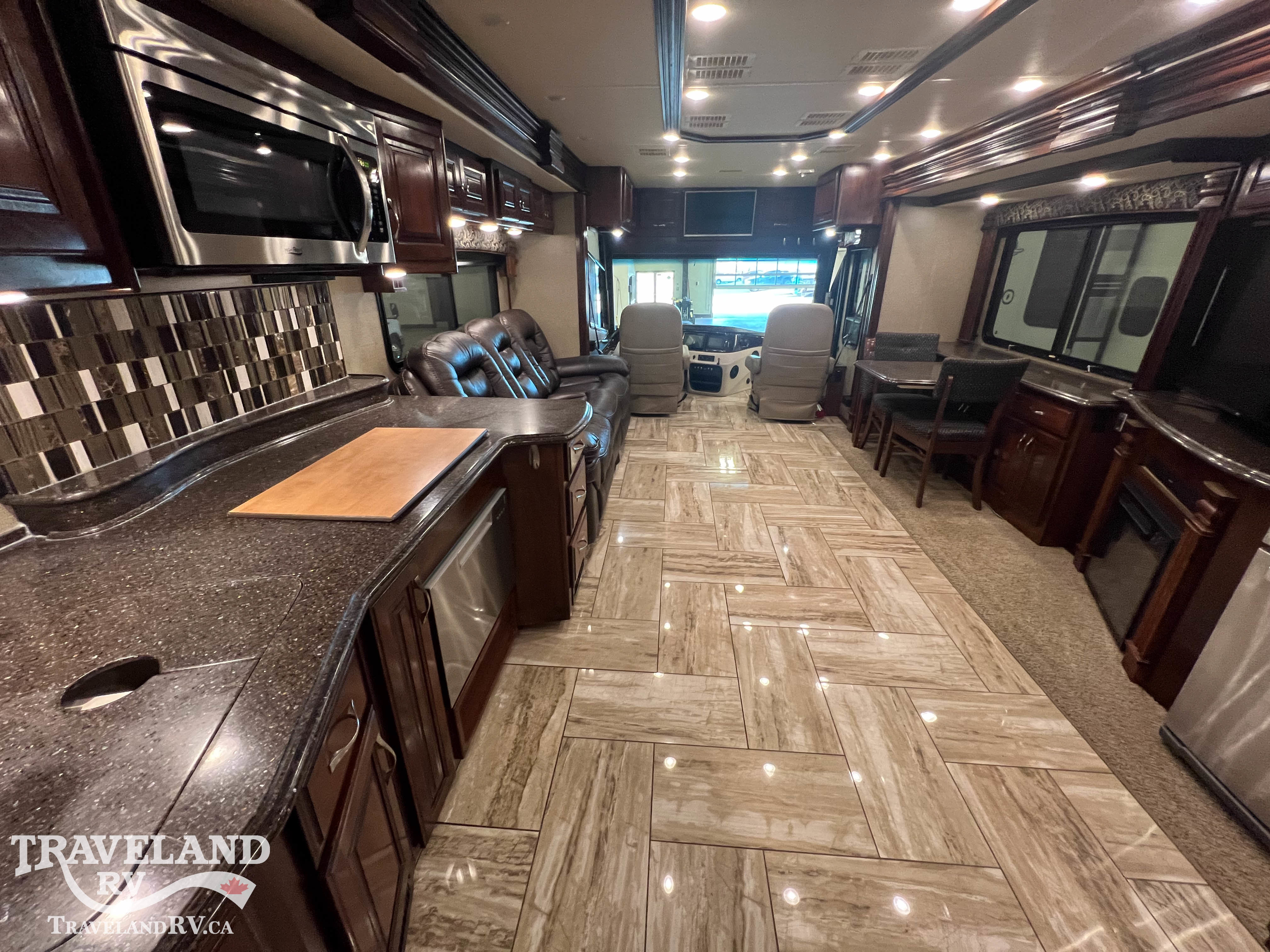 2018 Fleetwood Discovery LXE 40D - Image 19