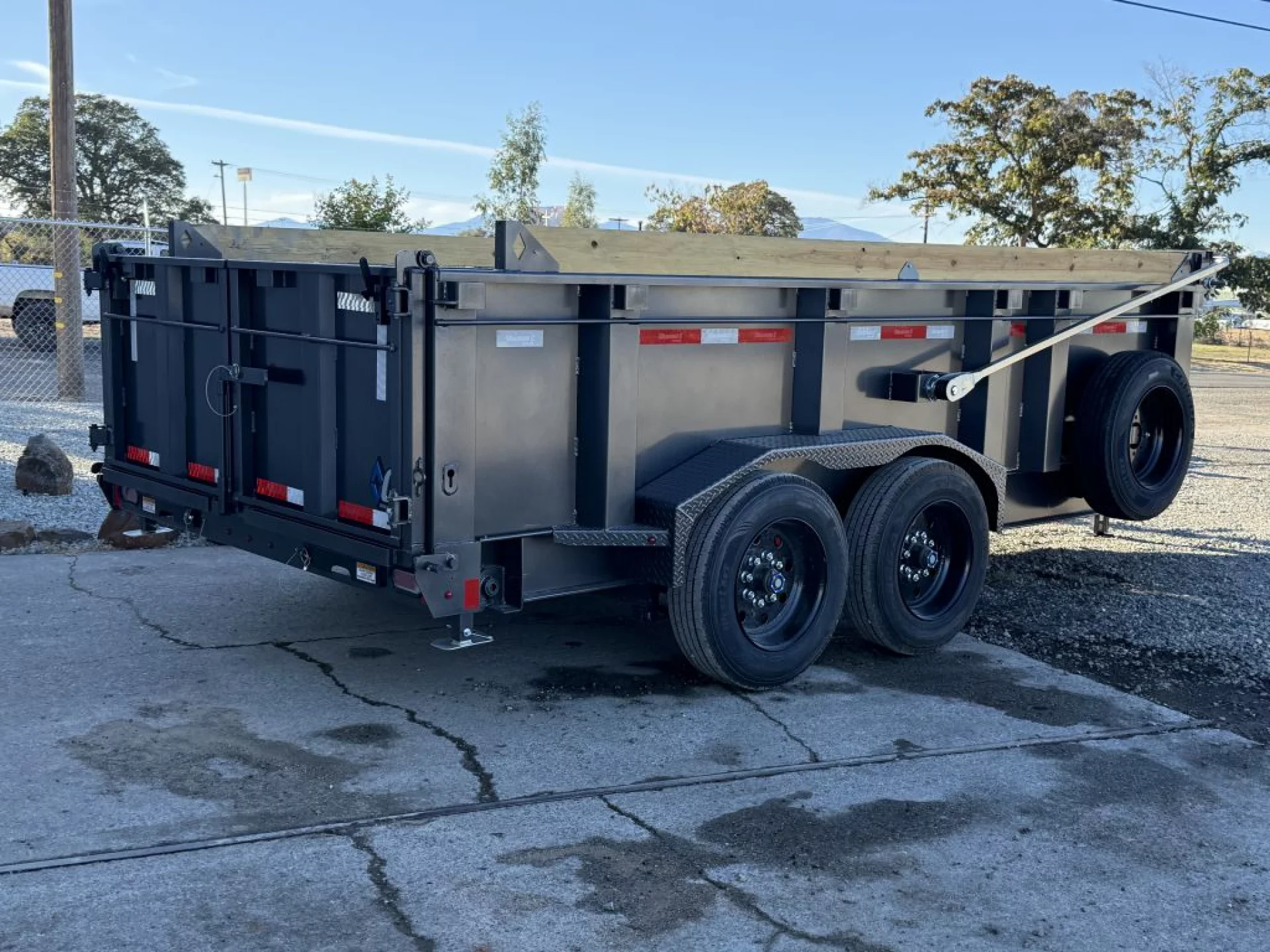 2027 DIAMOND C TRAILERS DIAMOND C LPT 208 HEAVY DUTY 14X81 32 SIDES PACESETTER - Image 4