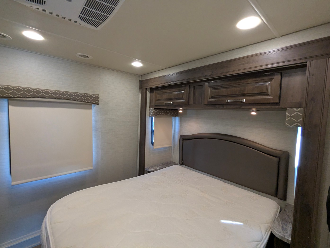 2018 Jayco Greyhawk 29MV - Image 25