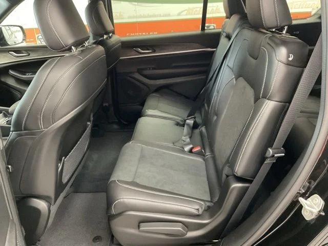 2026 Jeep Grand-Cherokee-L Laredo Altitude 4x4 - Image 37
