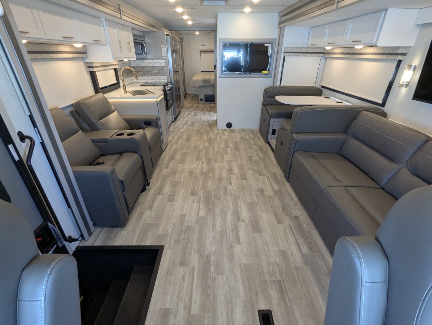 2025 Thor Motor Coach Windsport 35R - Image 17