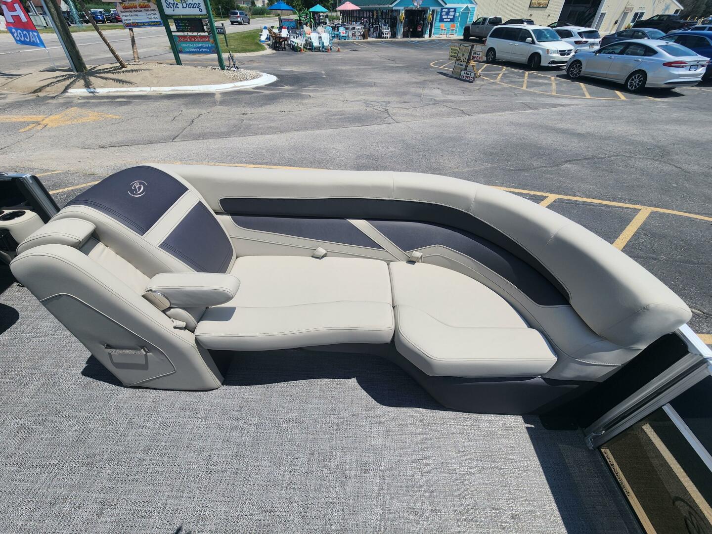2022 Barletta 22UC - Image 7