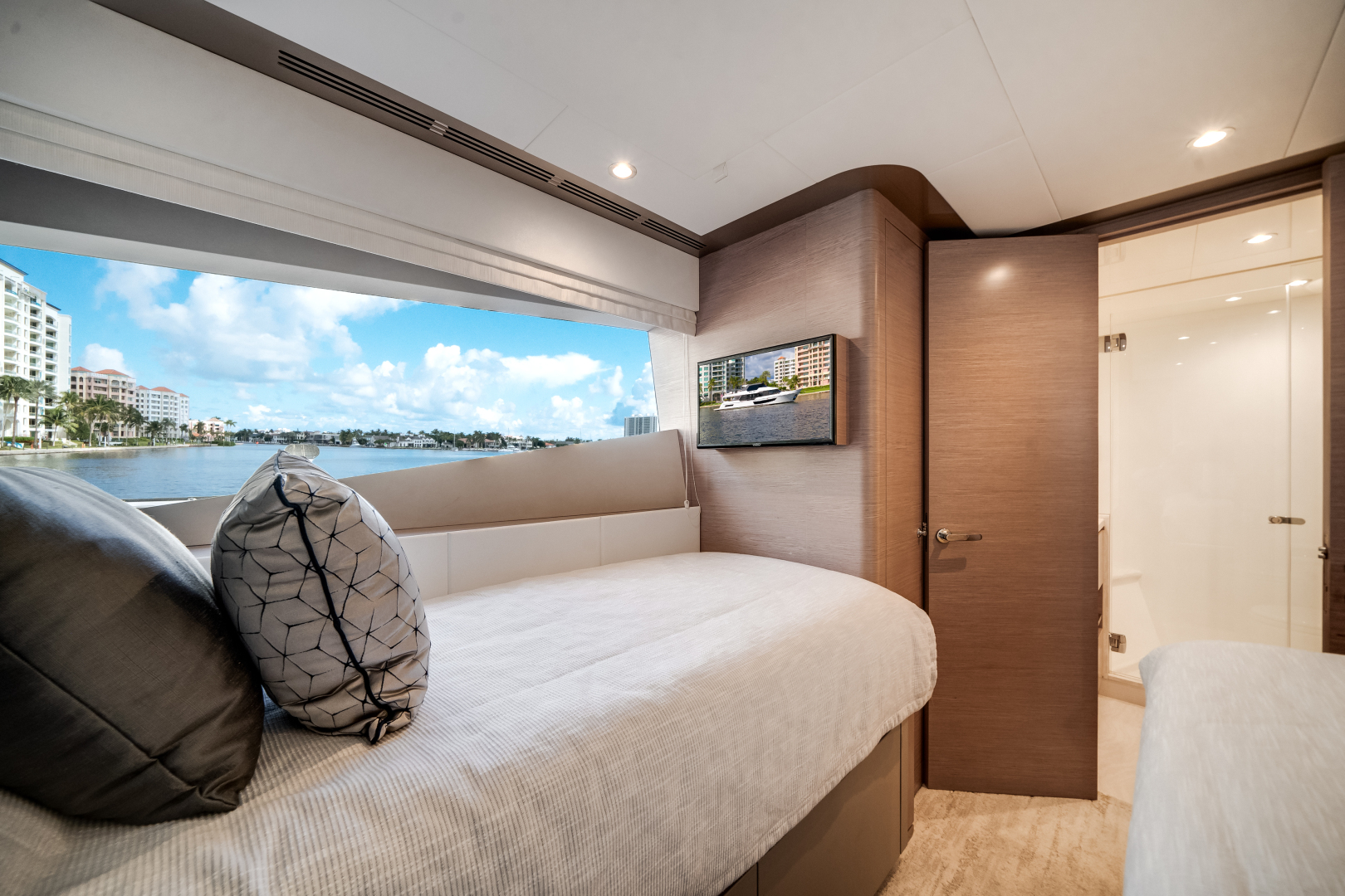 2022 Ocean Alexander 32L - Image 54