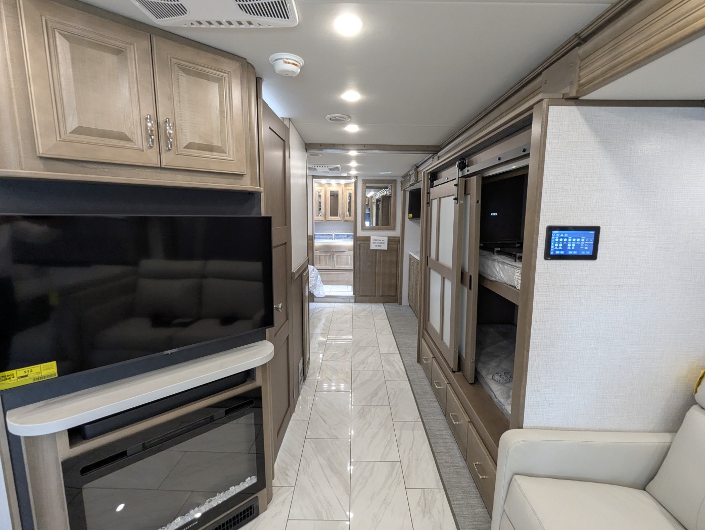 2026 Fleetwood Discovery 38N - Image 19