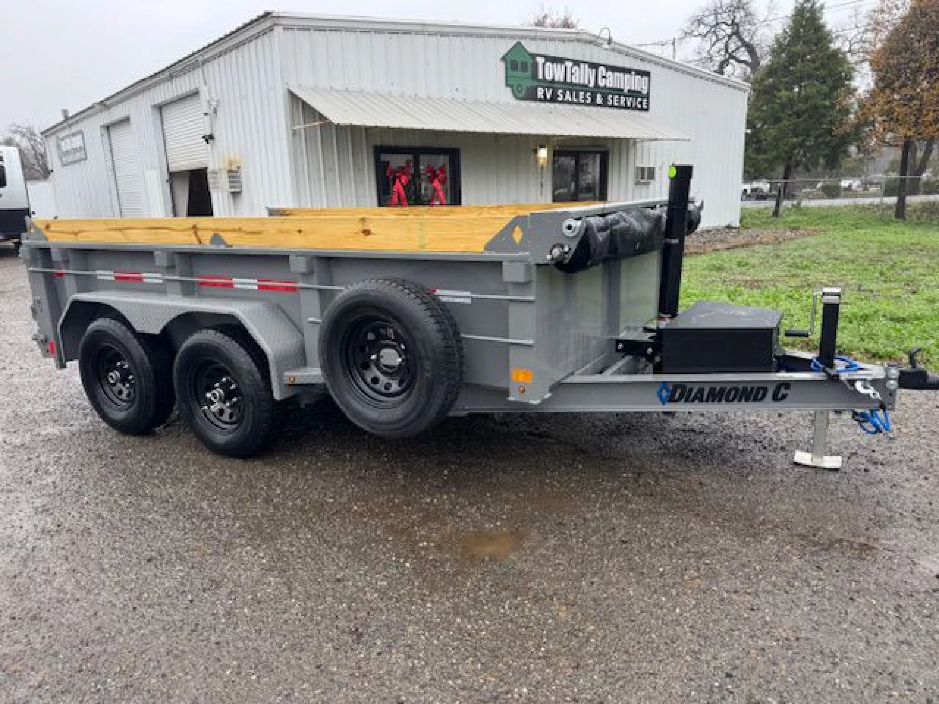 2026 DIAMOND C TRAILERS DIAMOND C MDT 206 MEDIUM DUTY 12X77 24 SIDES - Image 1