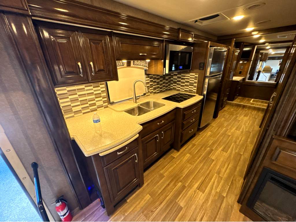 2019 THOR MOTOR COACH PALAZZO 37.4 - Image 9