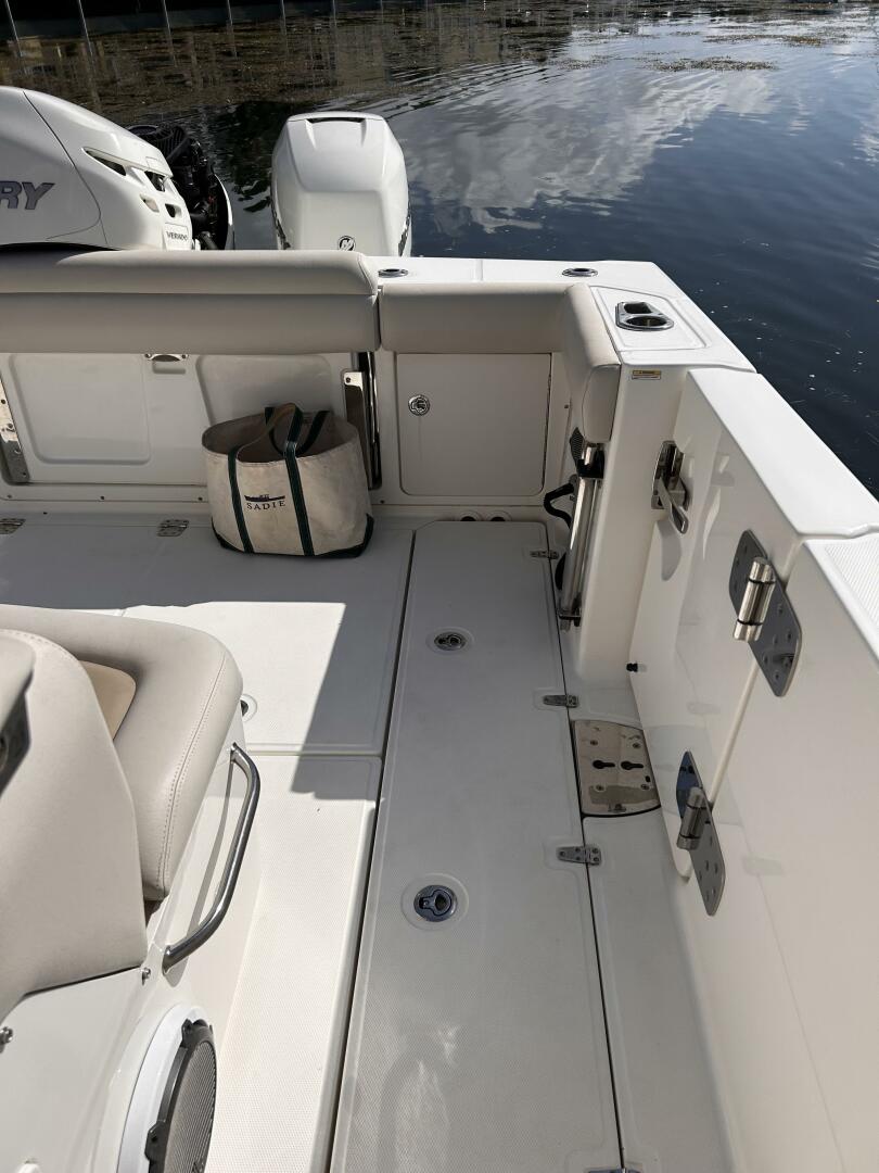 2017 Boston Whaler 330 Outrage - Image 25