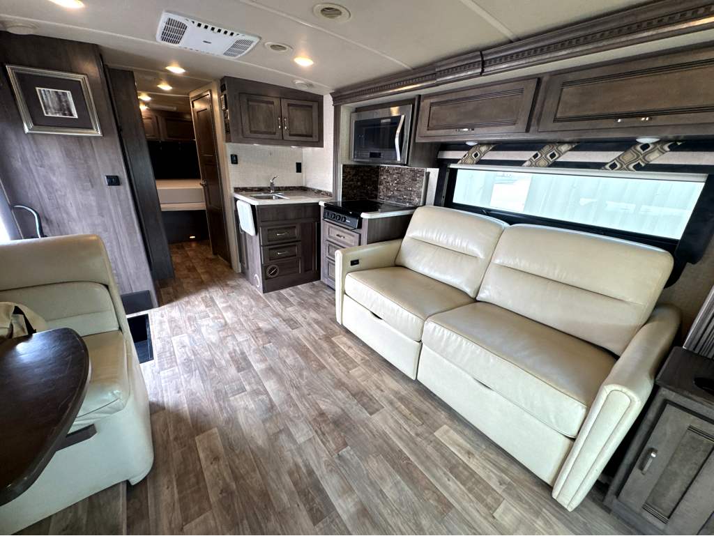 2017 WINNEBAGO ASPECT 30J - Image 11