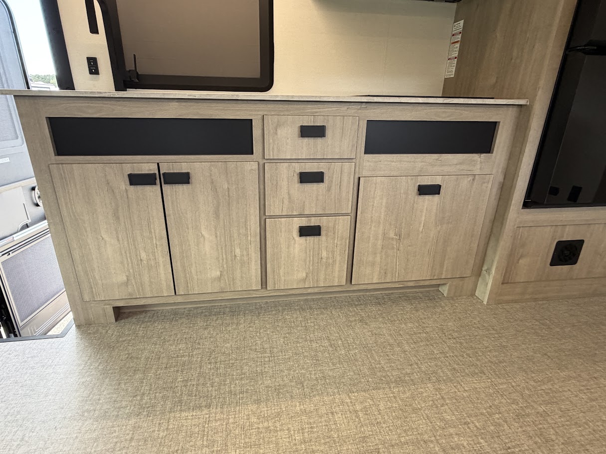 2027 GRAND DESIGN LINEAGE SERIESE 30DC - Image 34