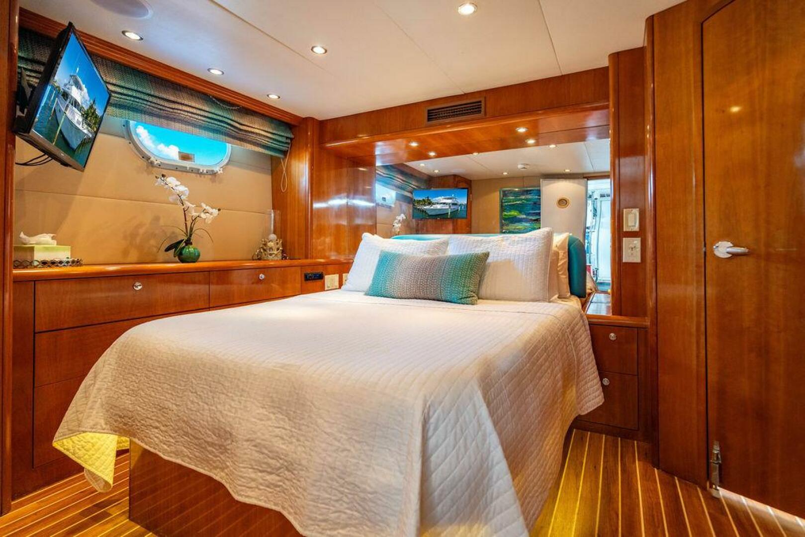 2003 Hatteras Cockpit MY - Image 15