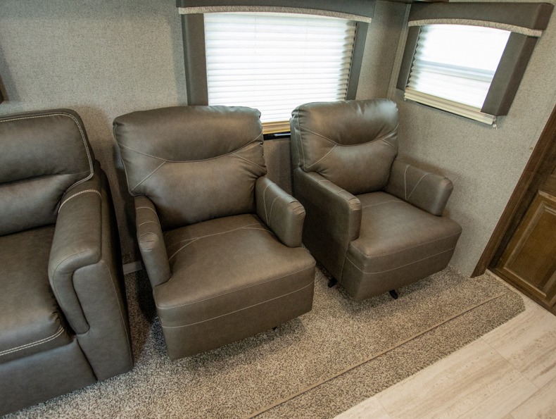 2019 Forest River Rockwood Ultra Lite 2604WS - Image 8