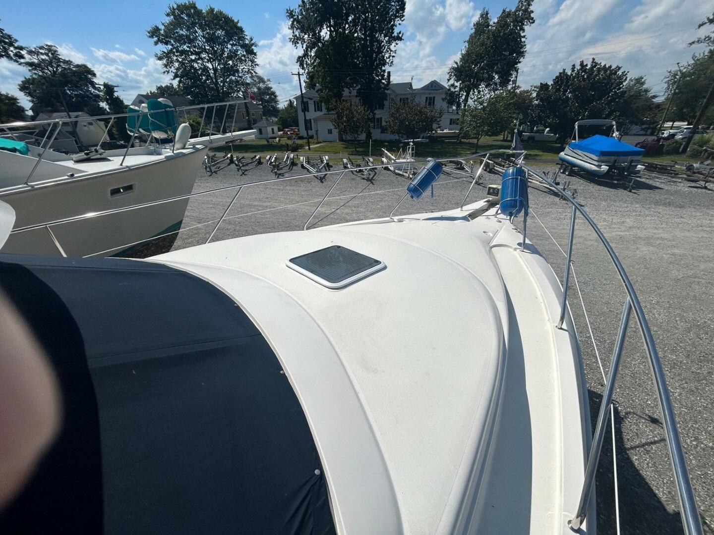 2000 Silverton 352 Motor Yacht - Image 19