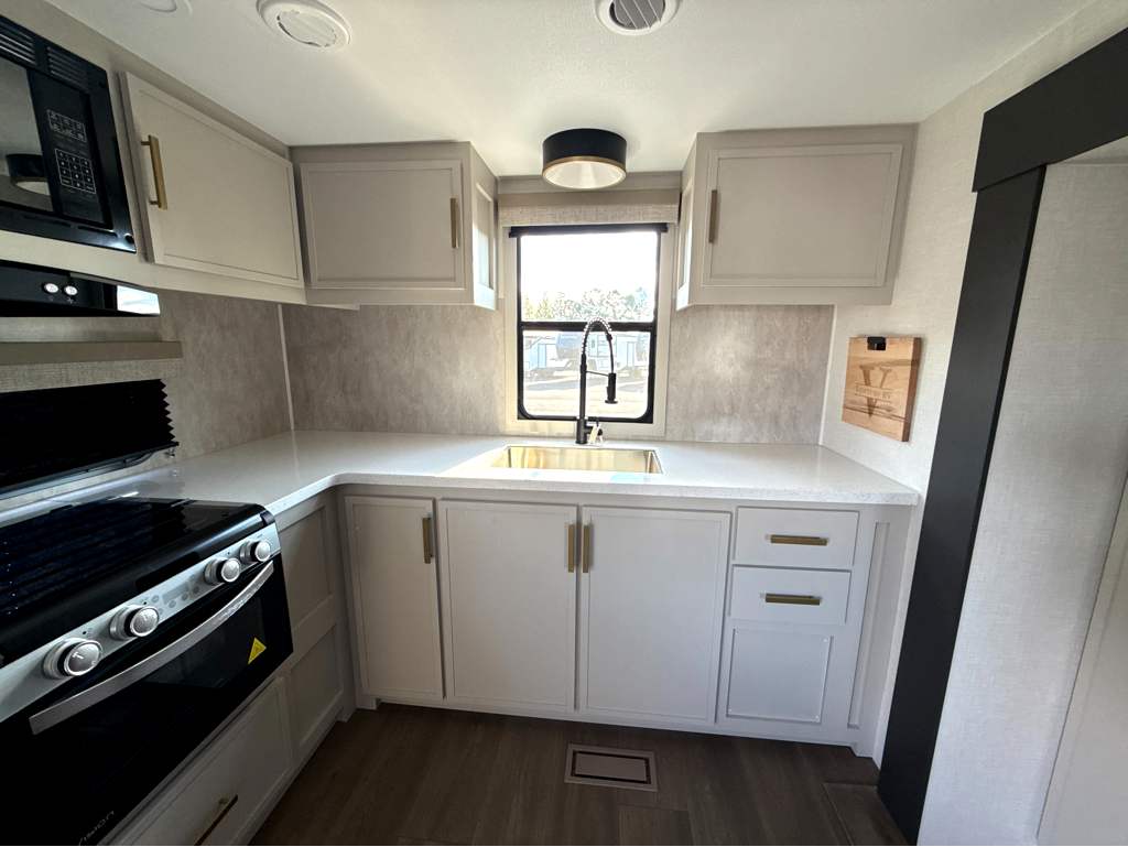 2027 VENTURE RV STRATUS 271VRK - Image 11