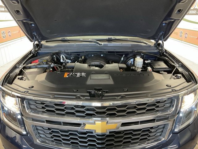 2019 Chevrolet Suburban 1500 Utility 4D LT 4WD - Image 10