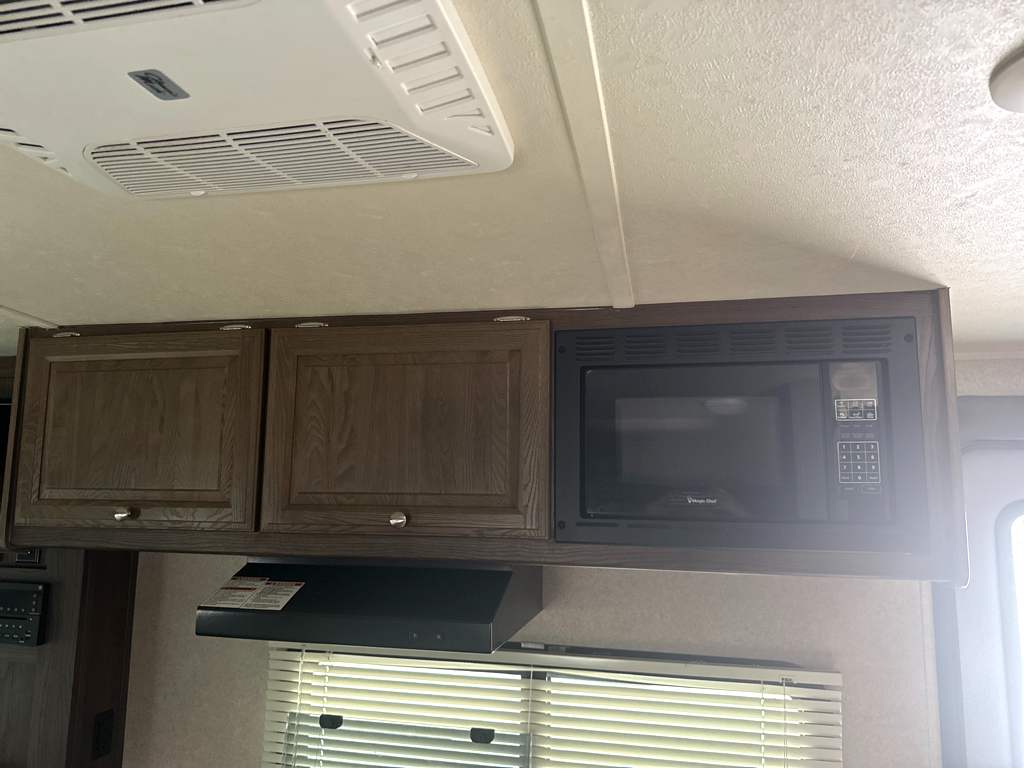 2019 FOREST RIVER FLAGSTAFF 21FBRS - Image 5