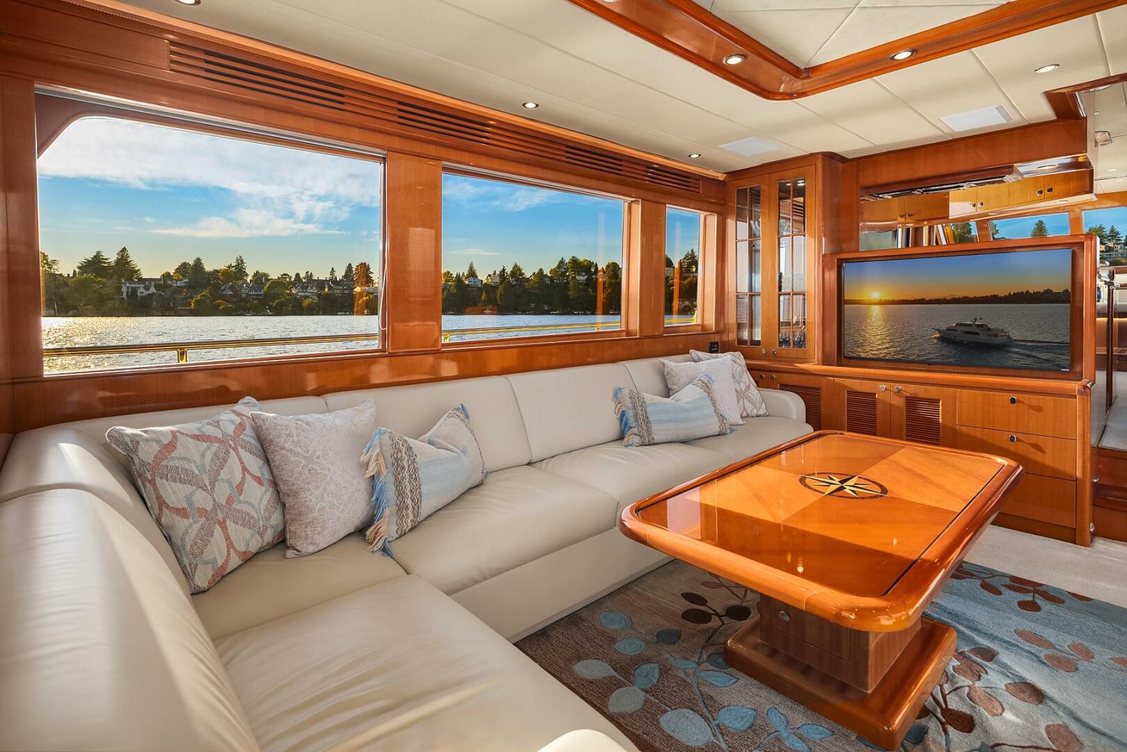 2014 Hampton 720 Skylounge LRC - Image 4