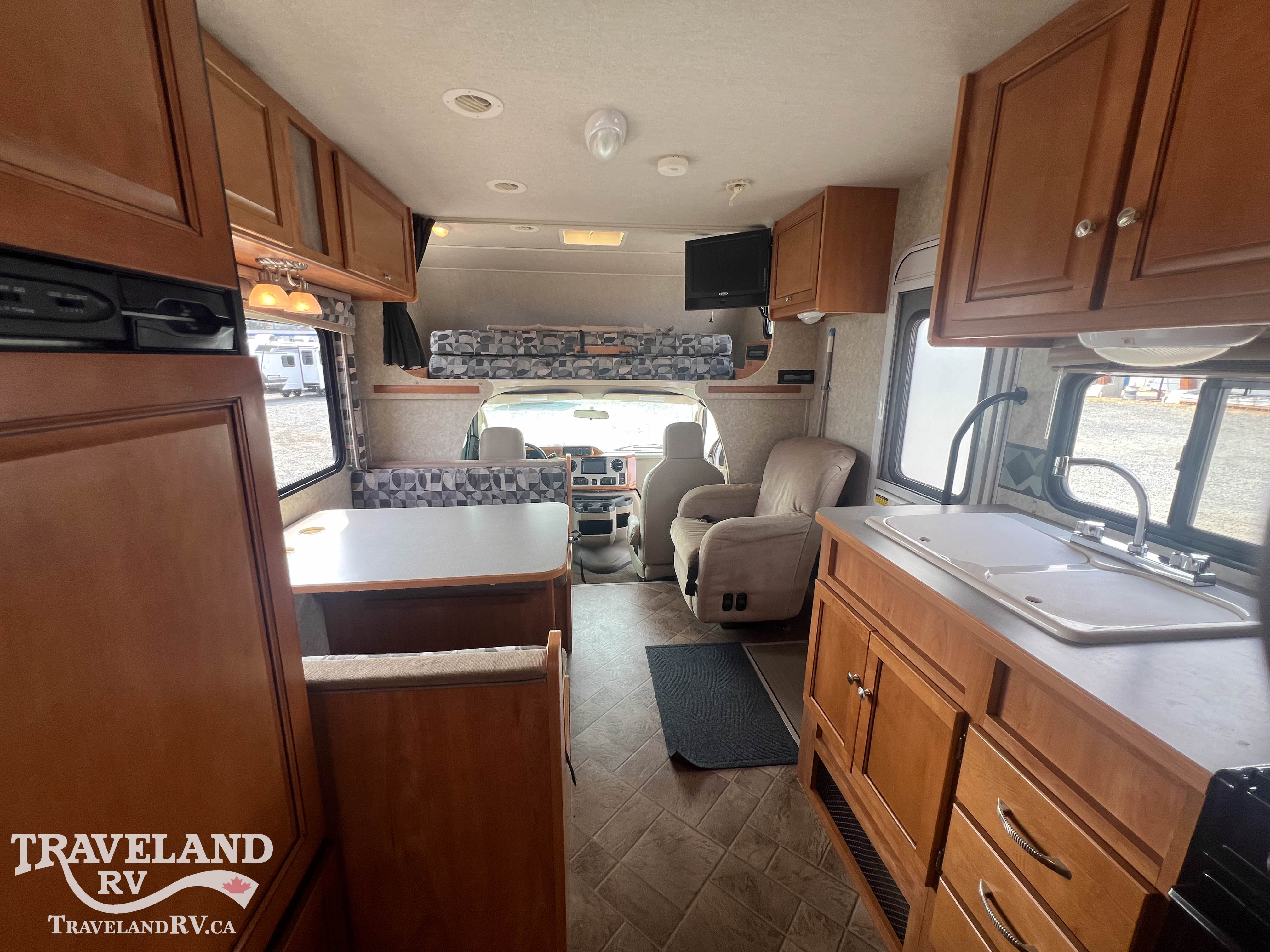 2010 Winnebago Access 24V - Image 4