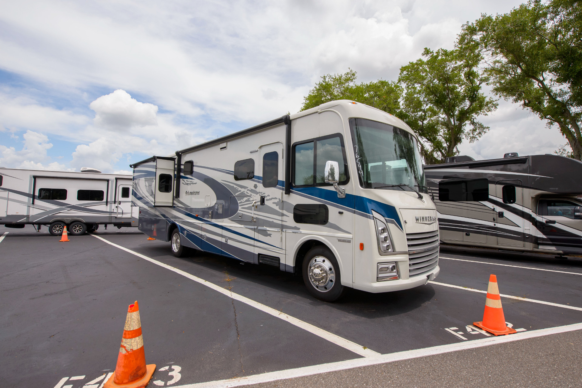 2025 Winnebago Adventurer