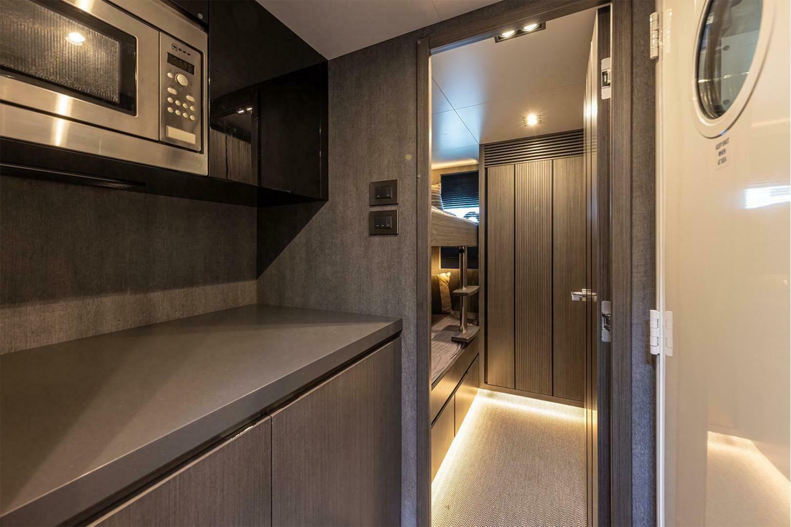 2023 Pearl 72 - Image 24