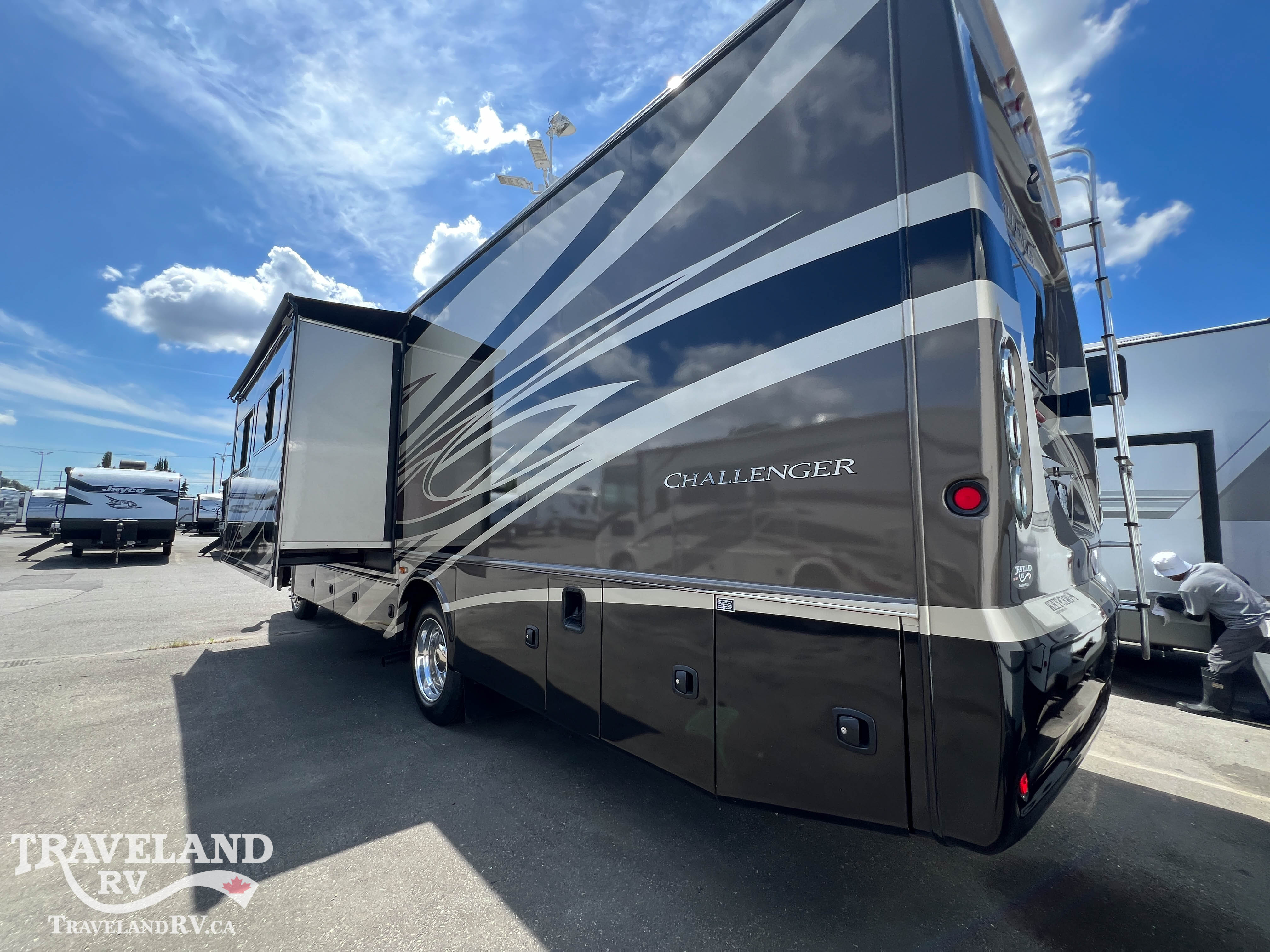 2012 Thor Motor Coach CHALLENGER 32VC HMS - Image 7