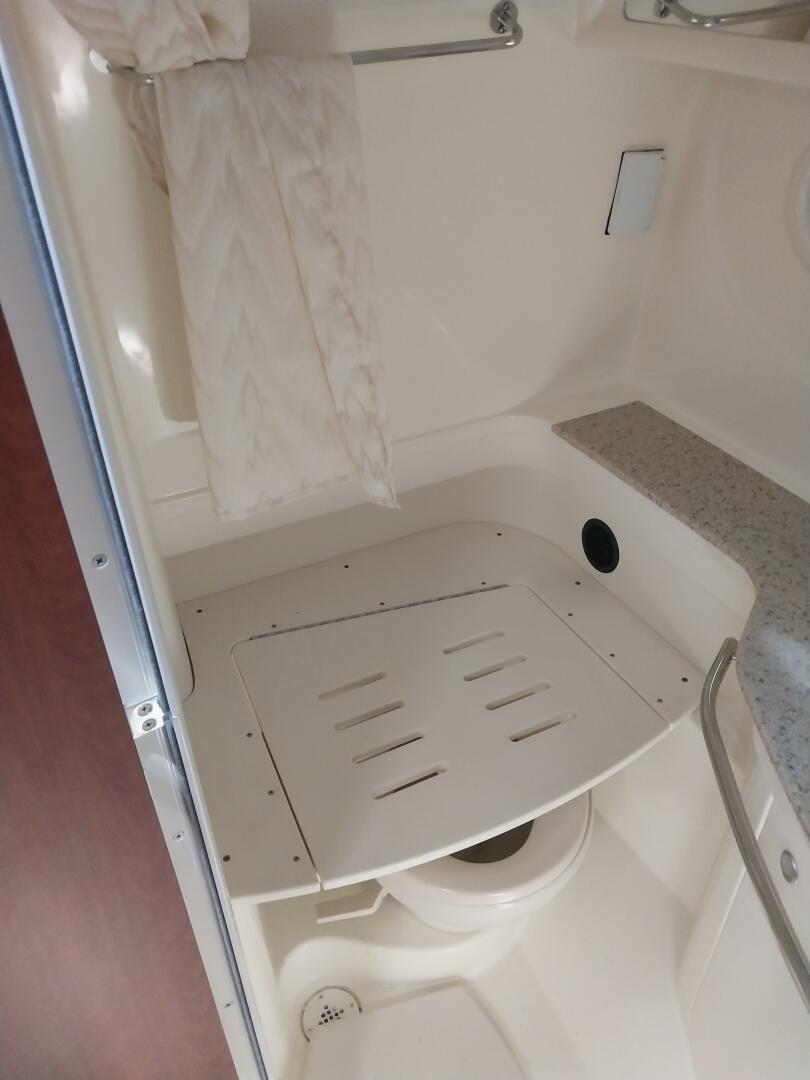 2011 Monterey 340 Sport Yacht - Image 16