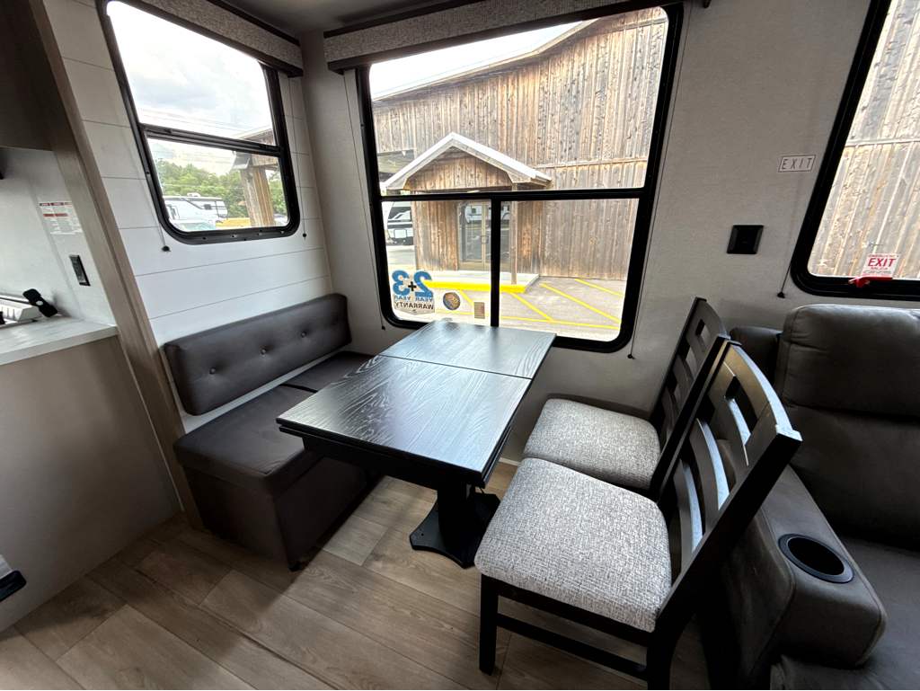 2027 JAYCO JAY FLIGHT BUNGALOW 404LOFT - Image 9