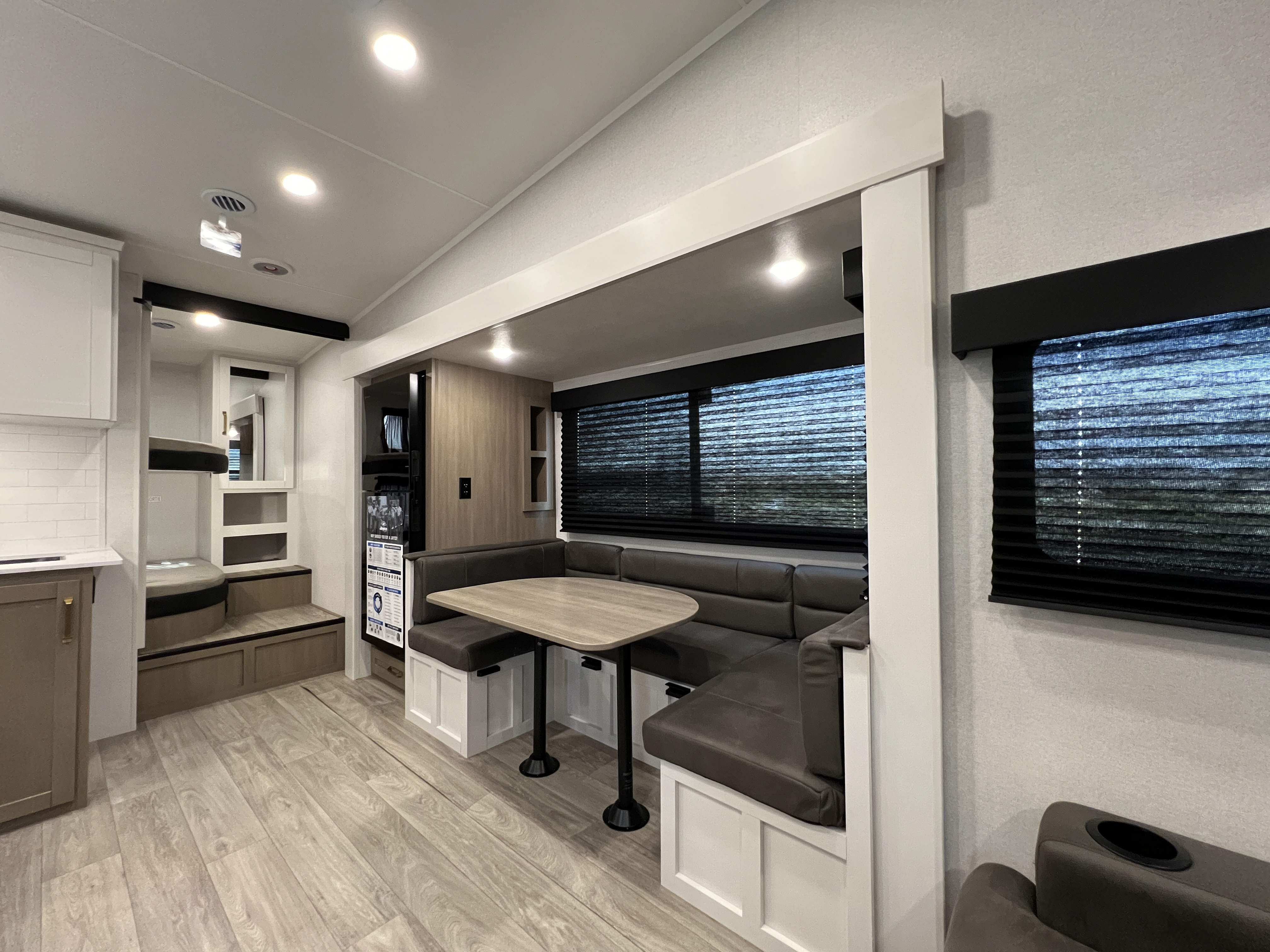 2027 Jayco Eagle SLE 28BHU - Image 13