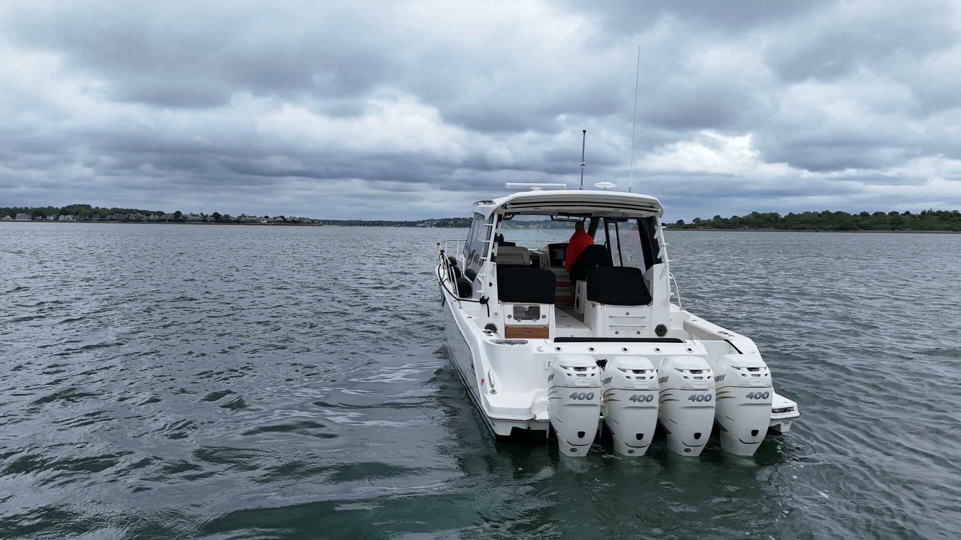 2021 Boston Whaler 405 Conquest - Image 7