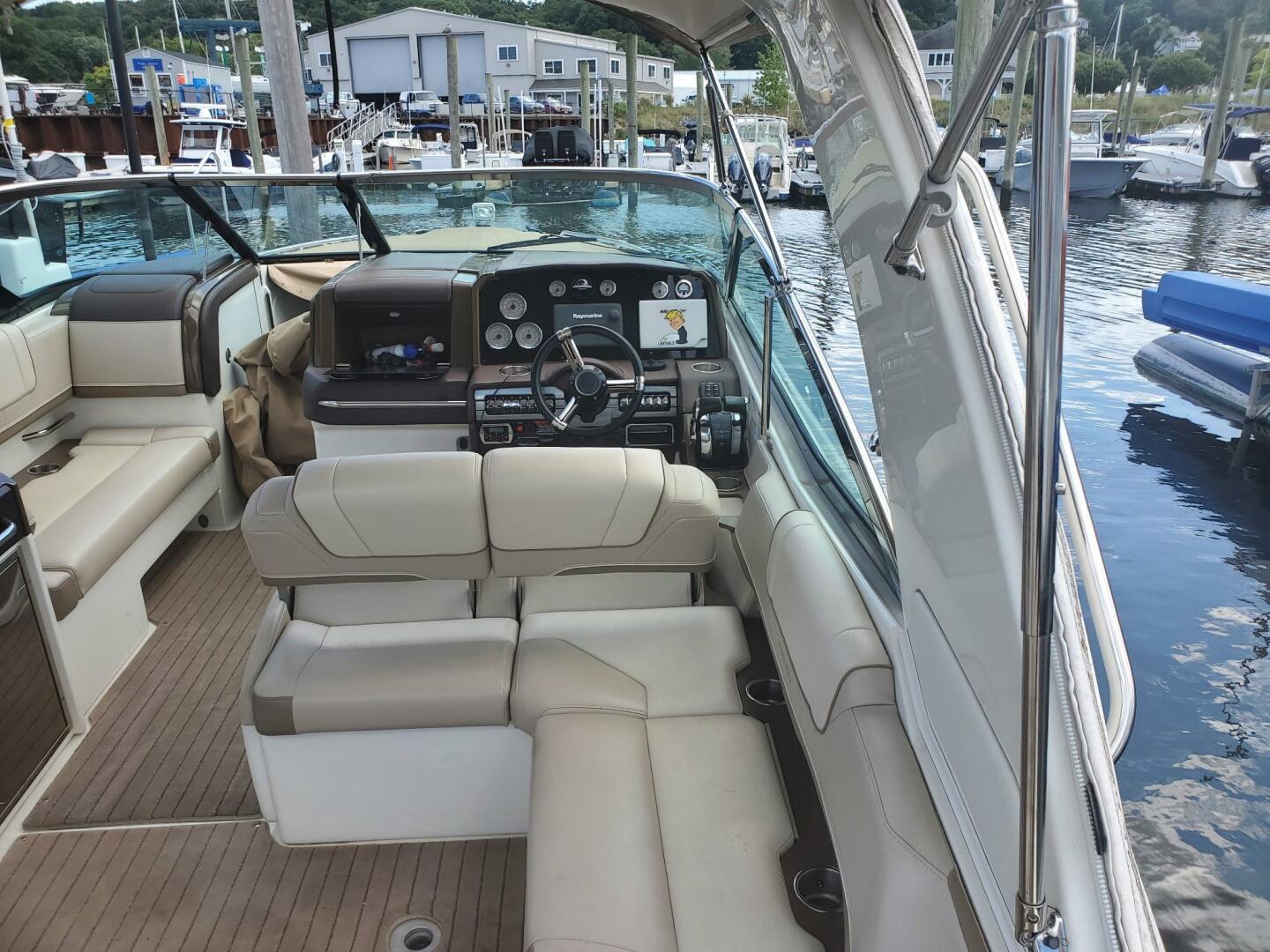 2015 Formula 330 Crossover Bowrider - Image 7