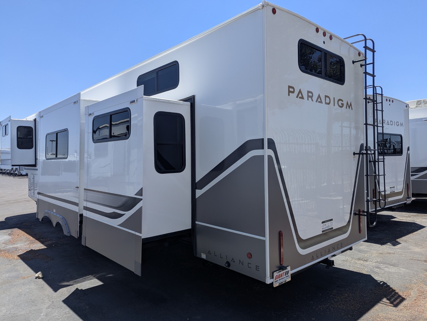 2026 Alliance RV Paradigm 395DS - Image 4