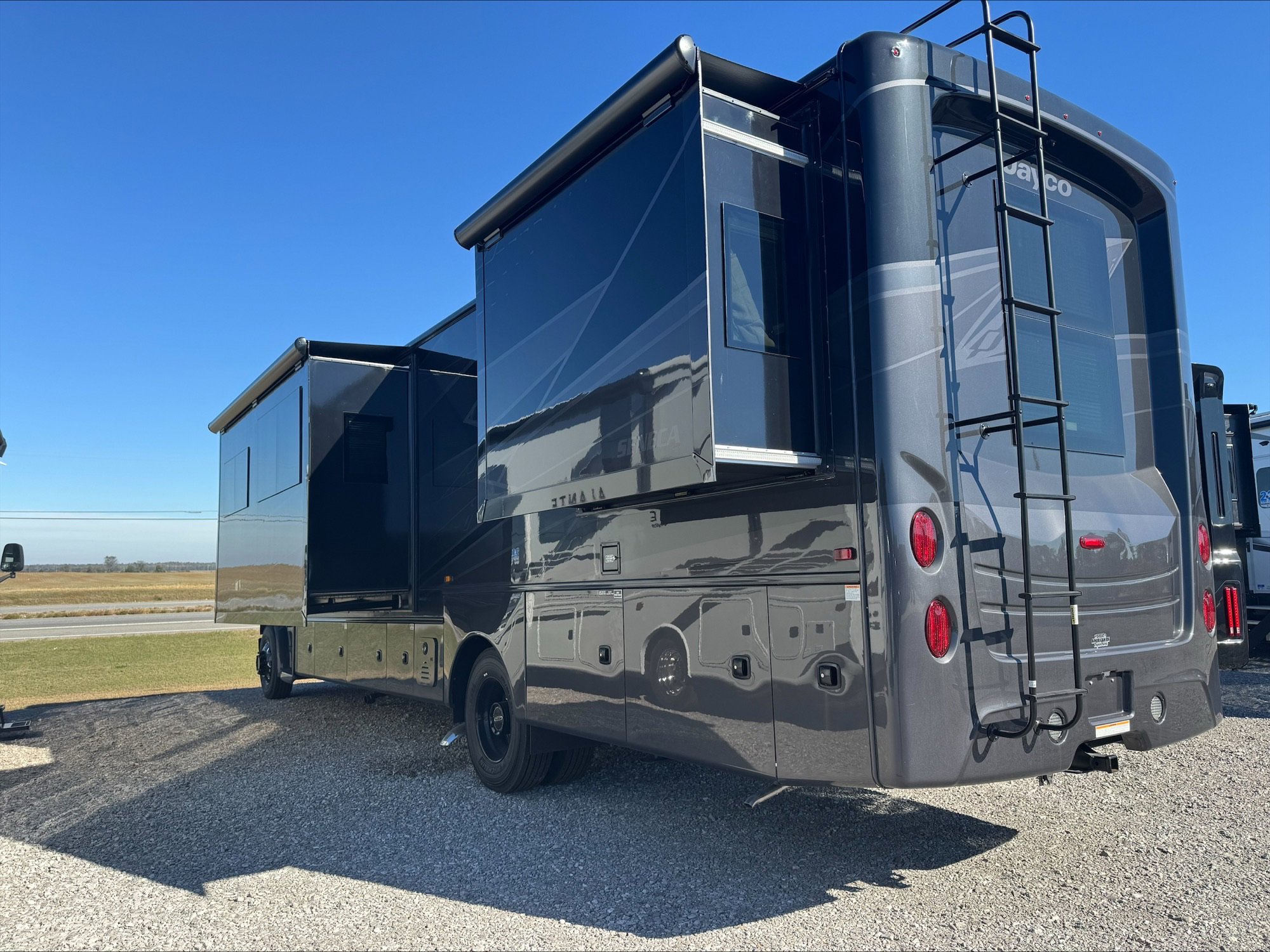 2026 JAYCO SENECA 37M - Image 5