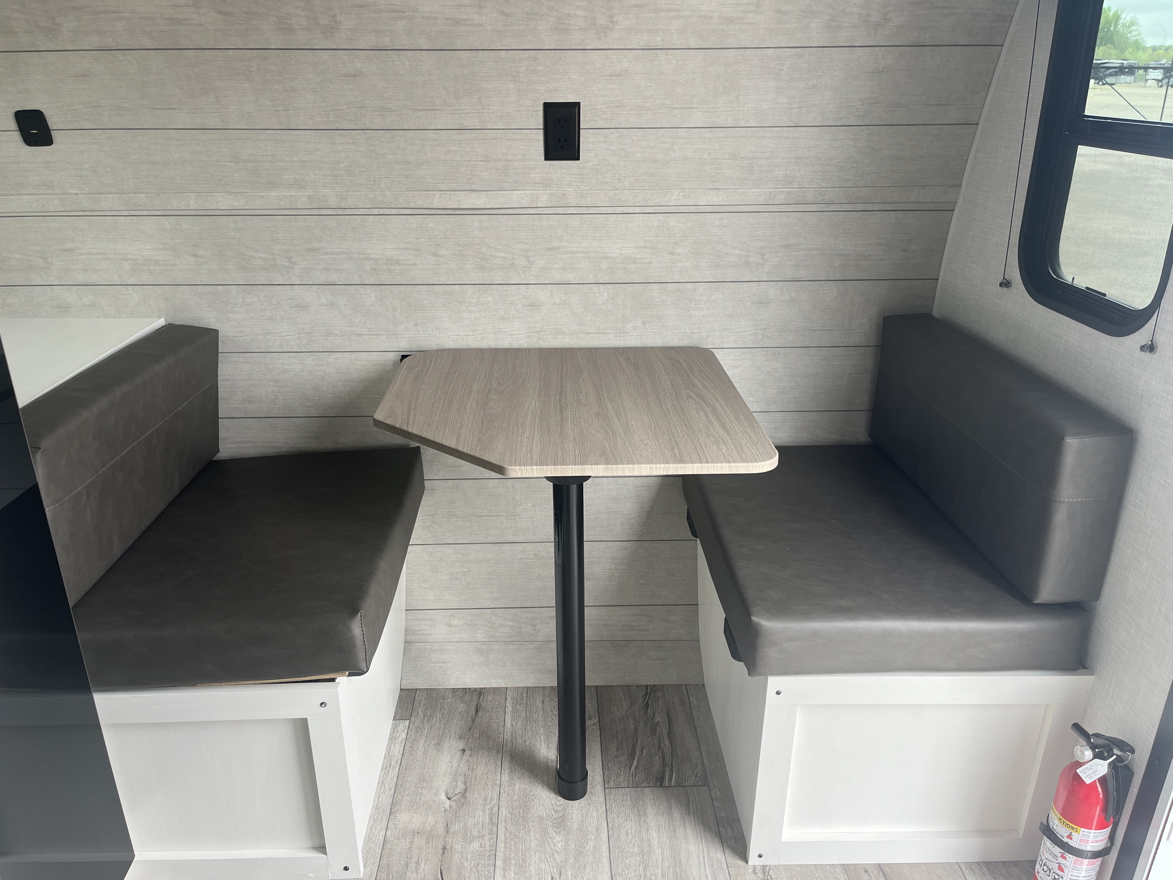 2026 VENTURE RV SIENNA 140VFD - Image 17