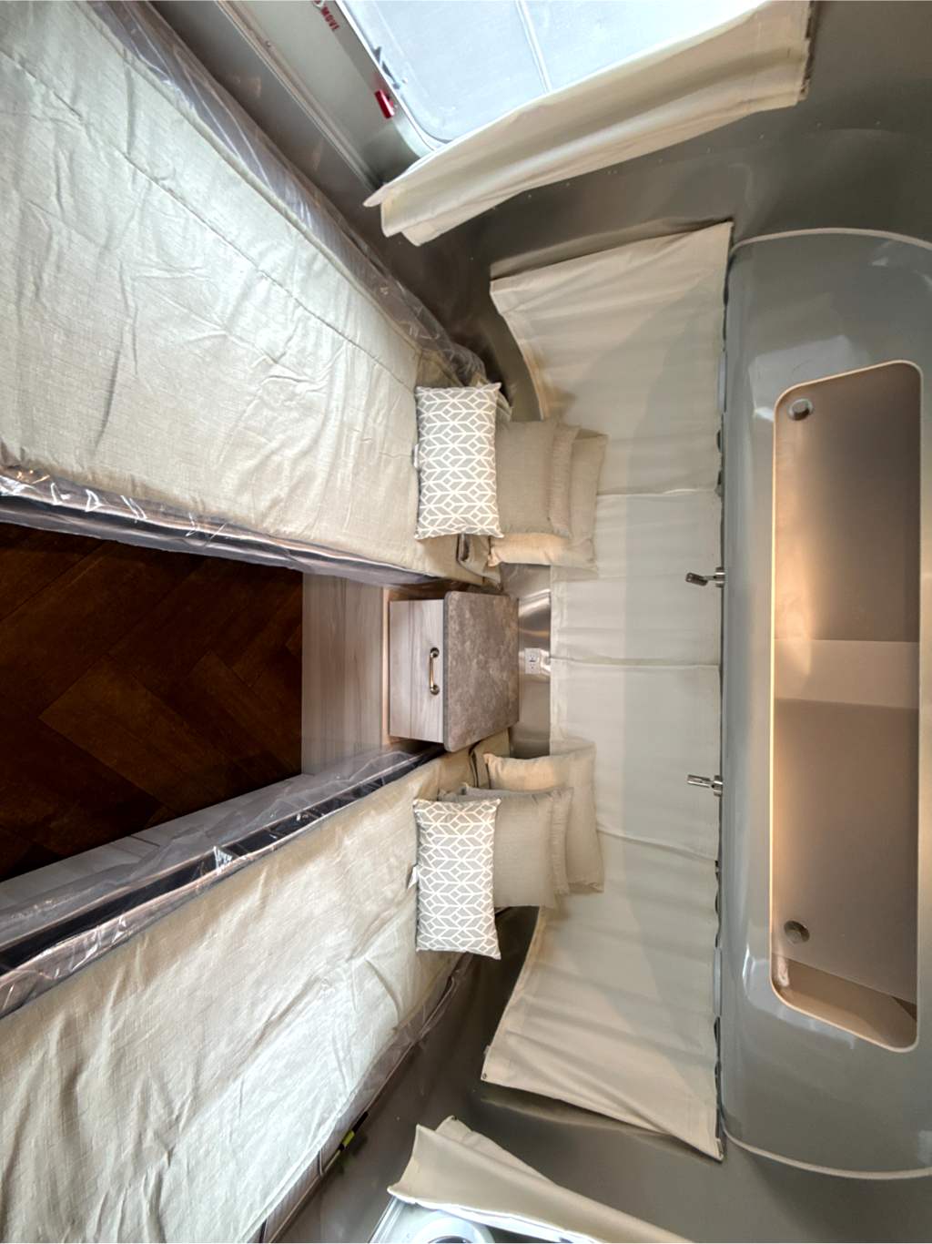 2027 Airstream International 25FB - Image 24