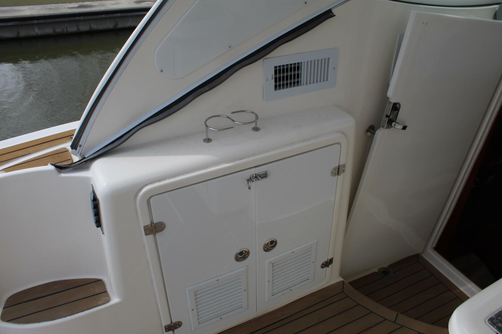2007 Cruisers Yachts 420 Express - Image 19