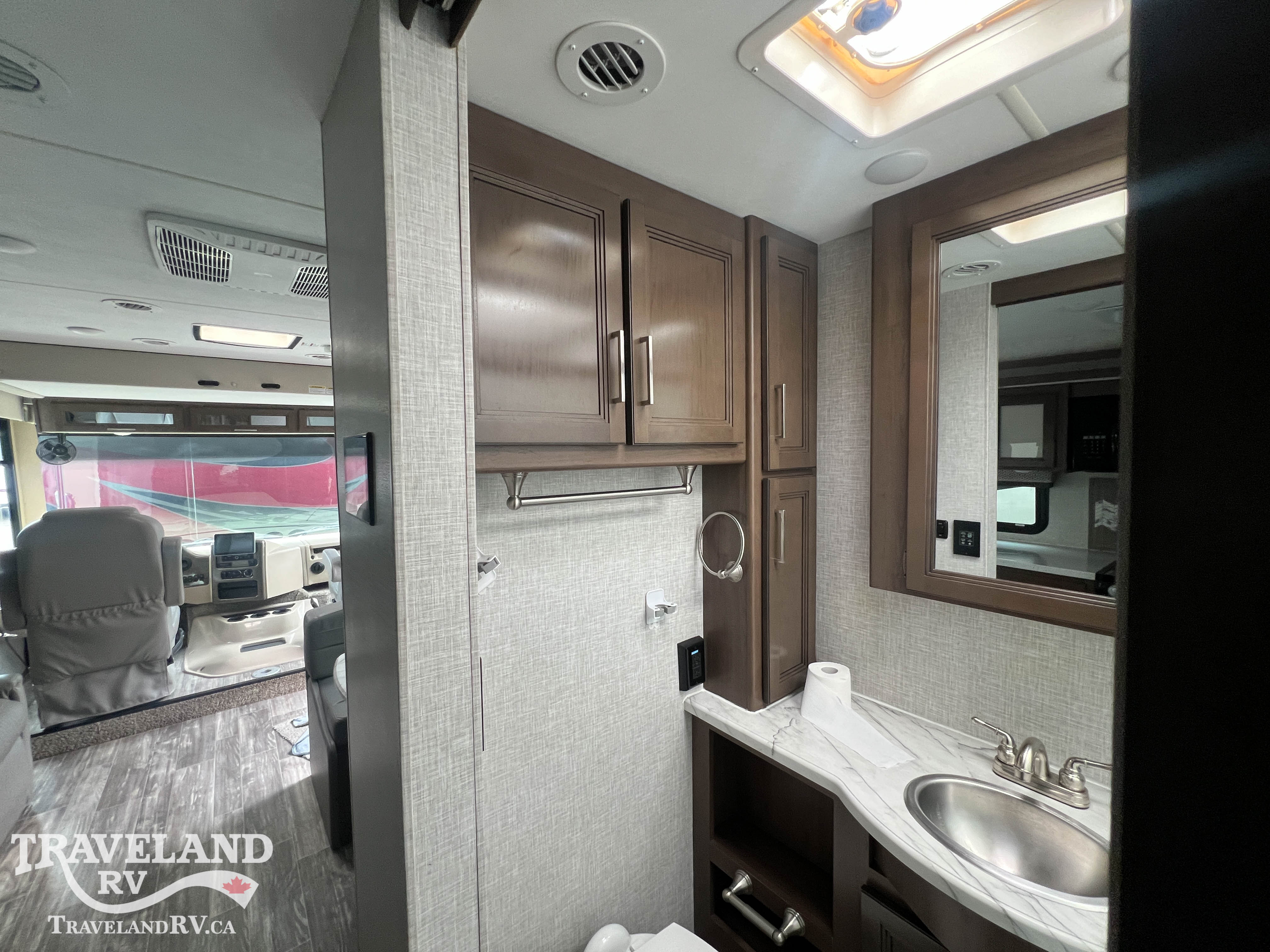 2022 Thor Motor Coach Hurricane 29M - Image 31