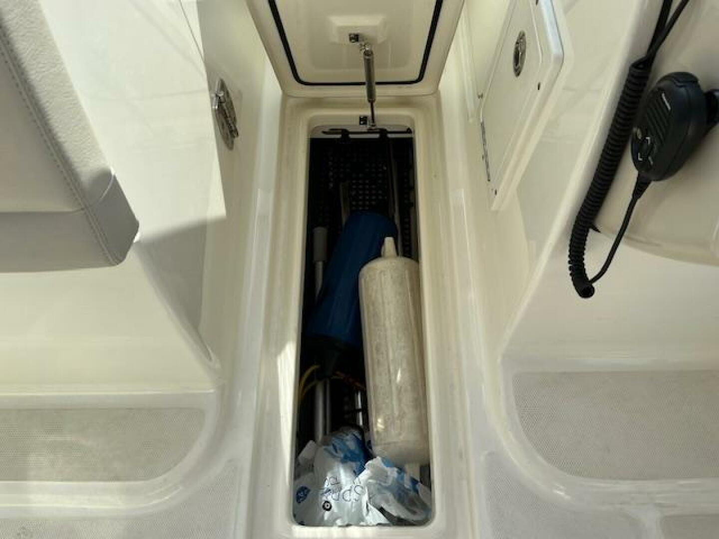 2018 Boston Whaler 270 Vantage - Image 22