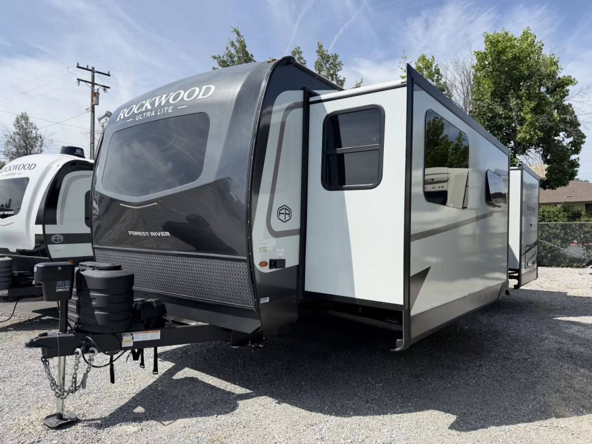 2027 FOREST RIVER ROCKWOOD ULTRA LITE 2608BS - Image 4