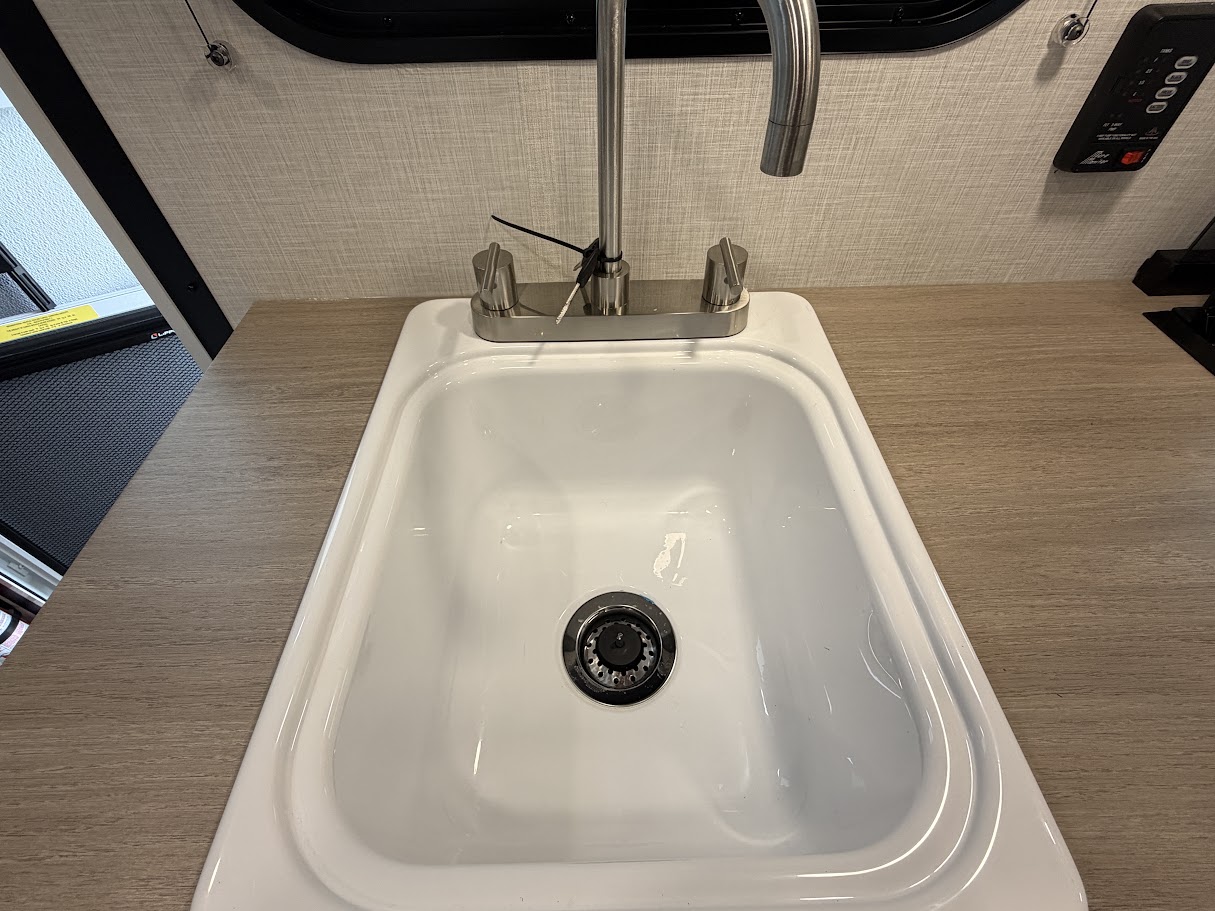 2026 VENTURE RV SIENNA 140VFD - Image 21