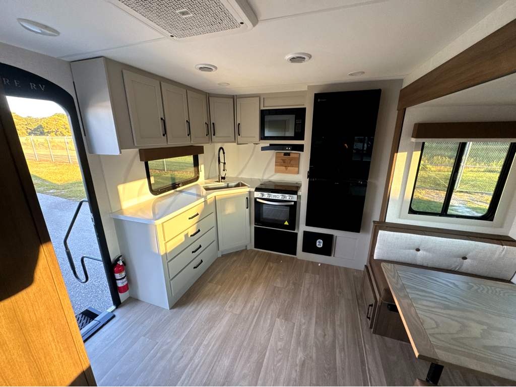 2027 VENTURE RV SPORTTREK 272VRK - Image 24
