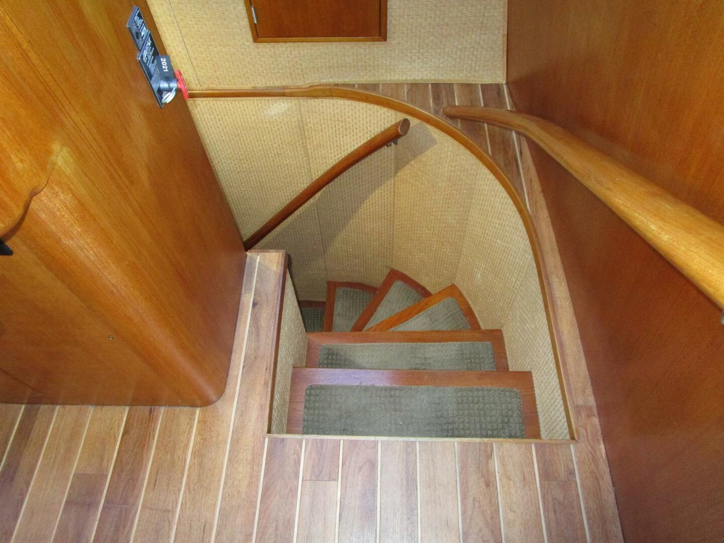 1990 Viking Cockpit Motor Yacht - Image 27
