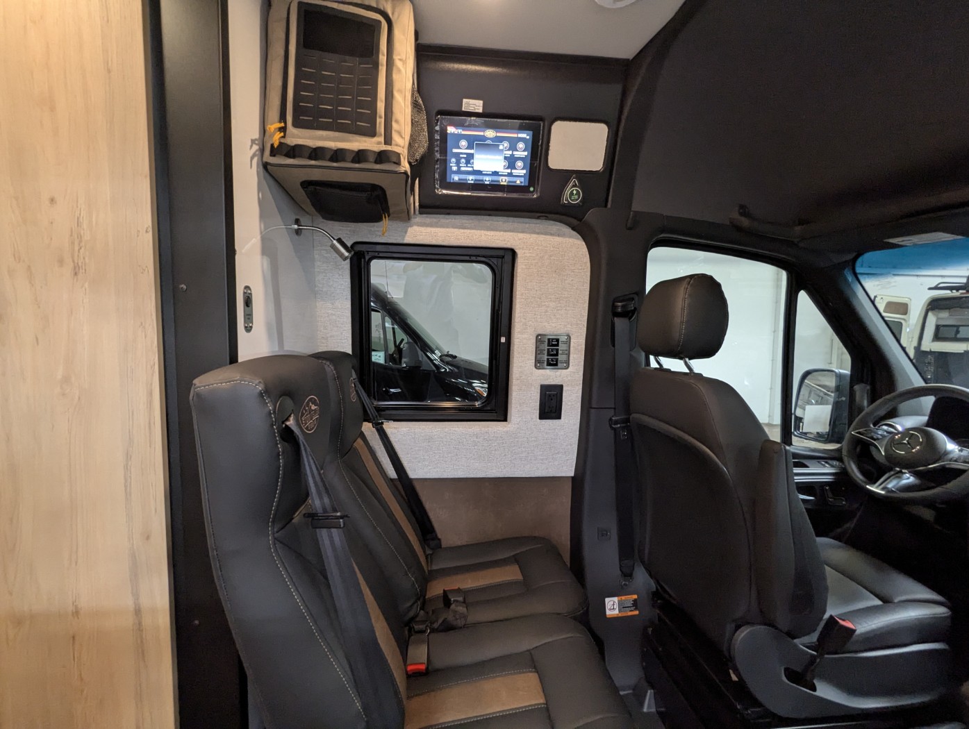 2027 Storyteller Overland Dark Mode XO - Image 22