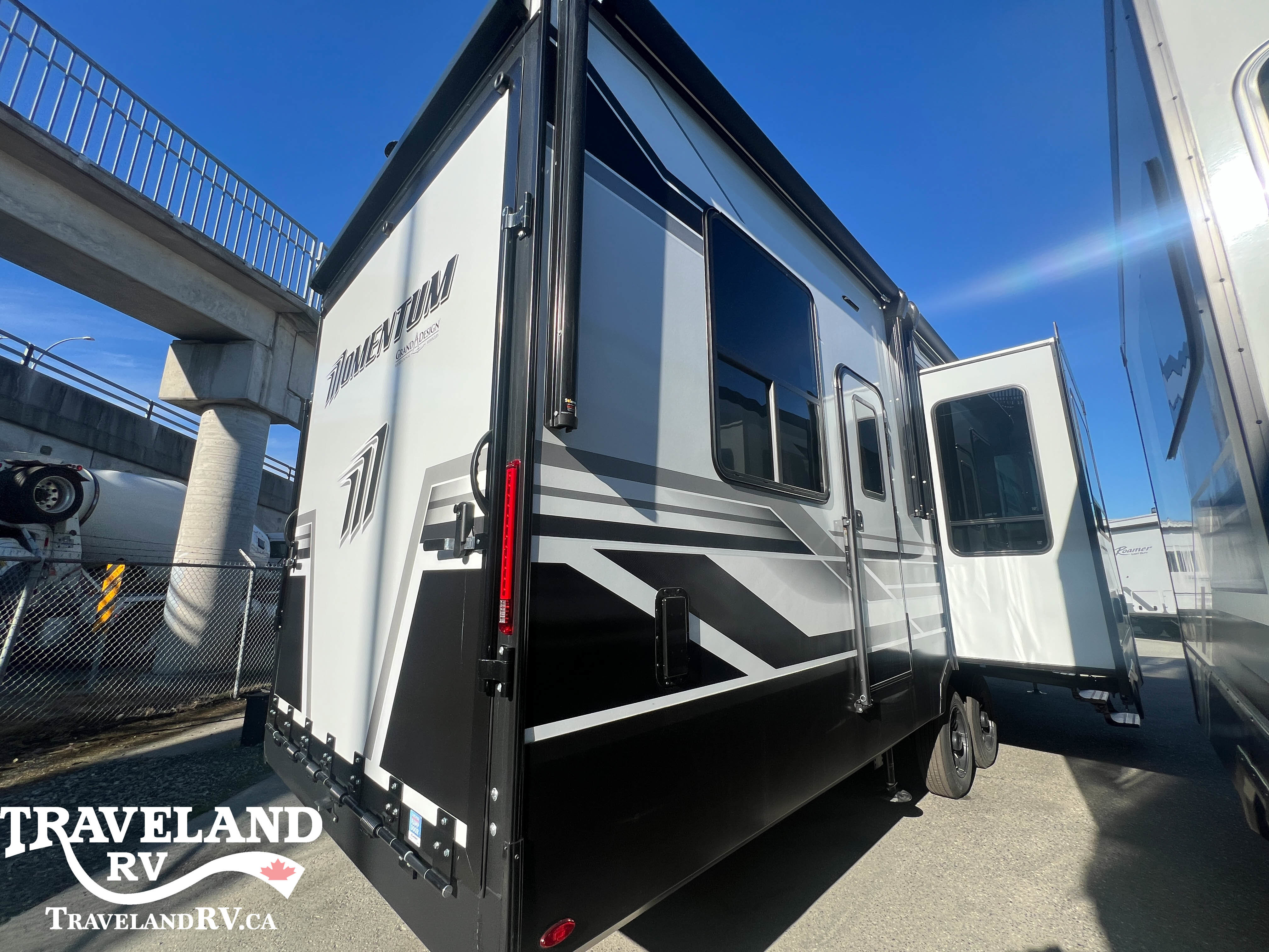 2026 Grand Design Momentum G-Class 320G - Image 8