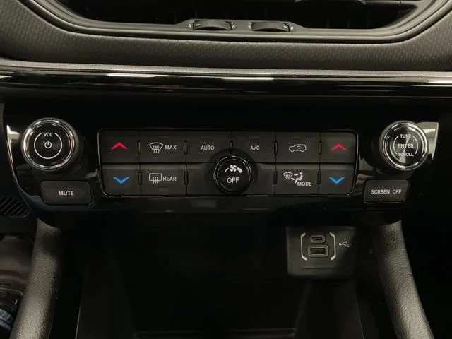 2026 Jeep Compass Latitude Altitude 4x4 - Image 28