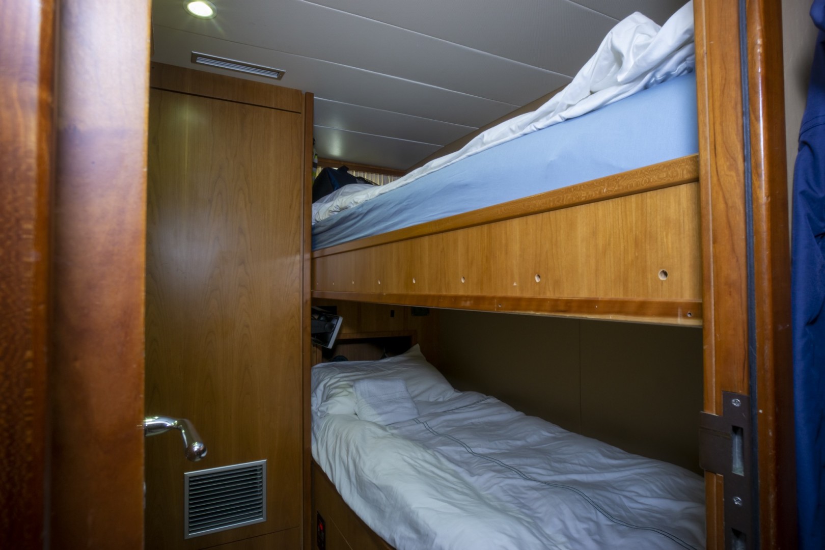 2000 Ferretti Yachts Custom Line 94 - Image 22