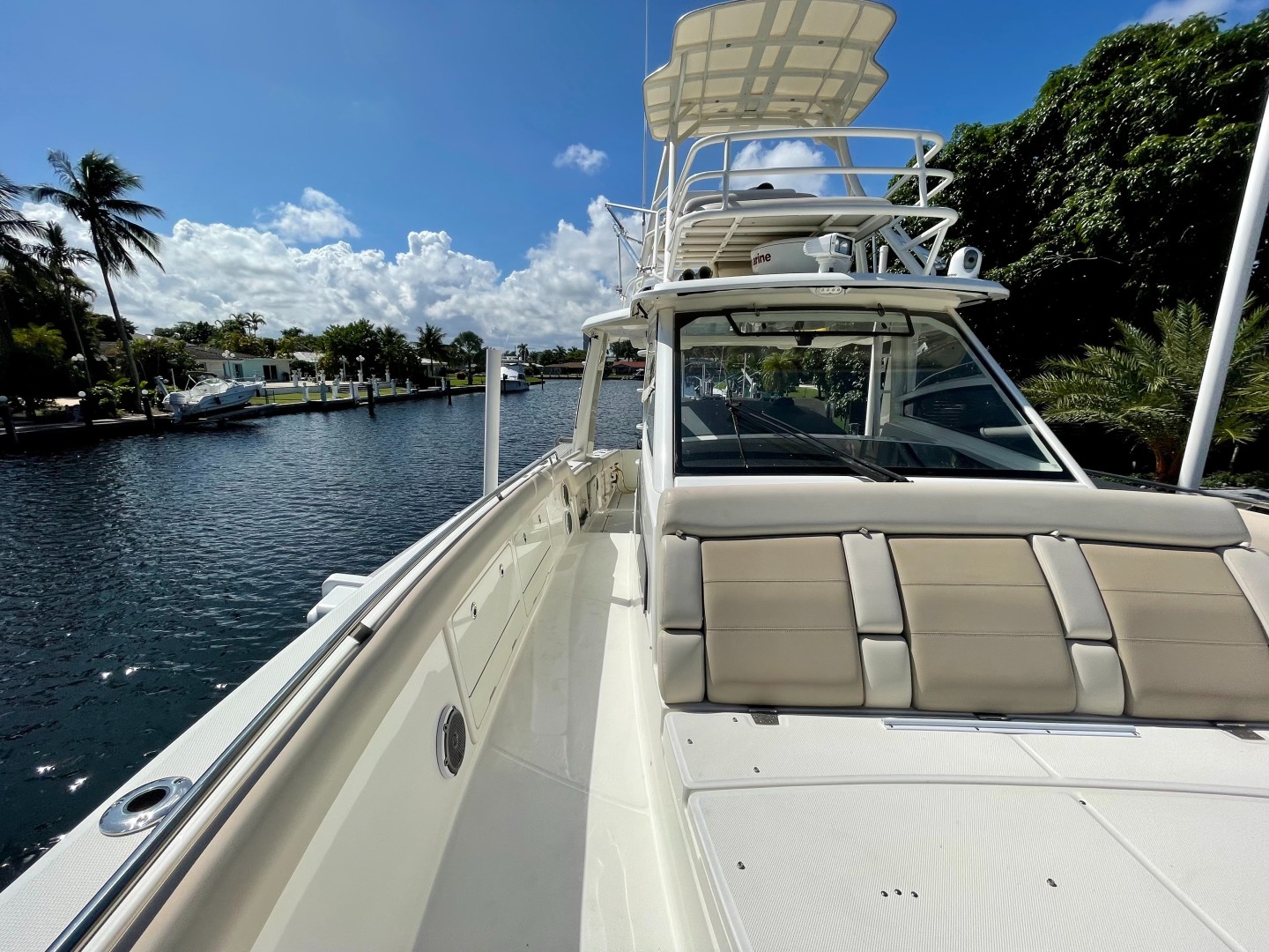 2016 Boston Whaler 420 Outrage - Image 5