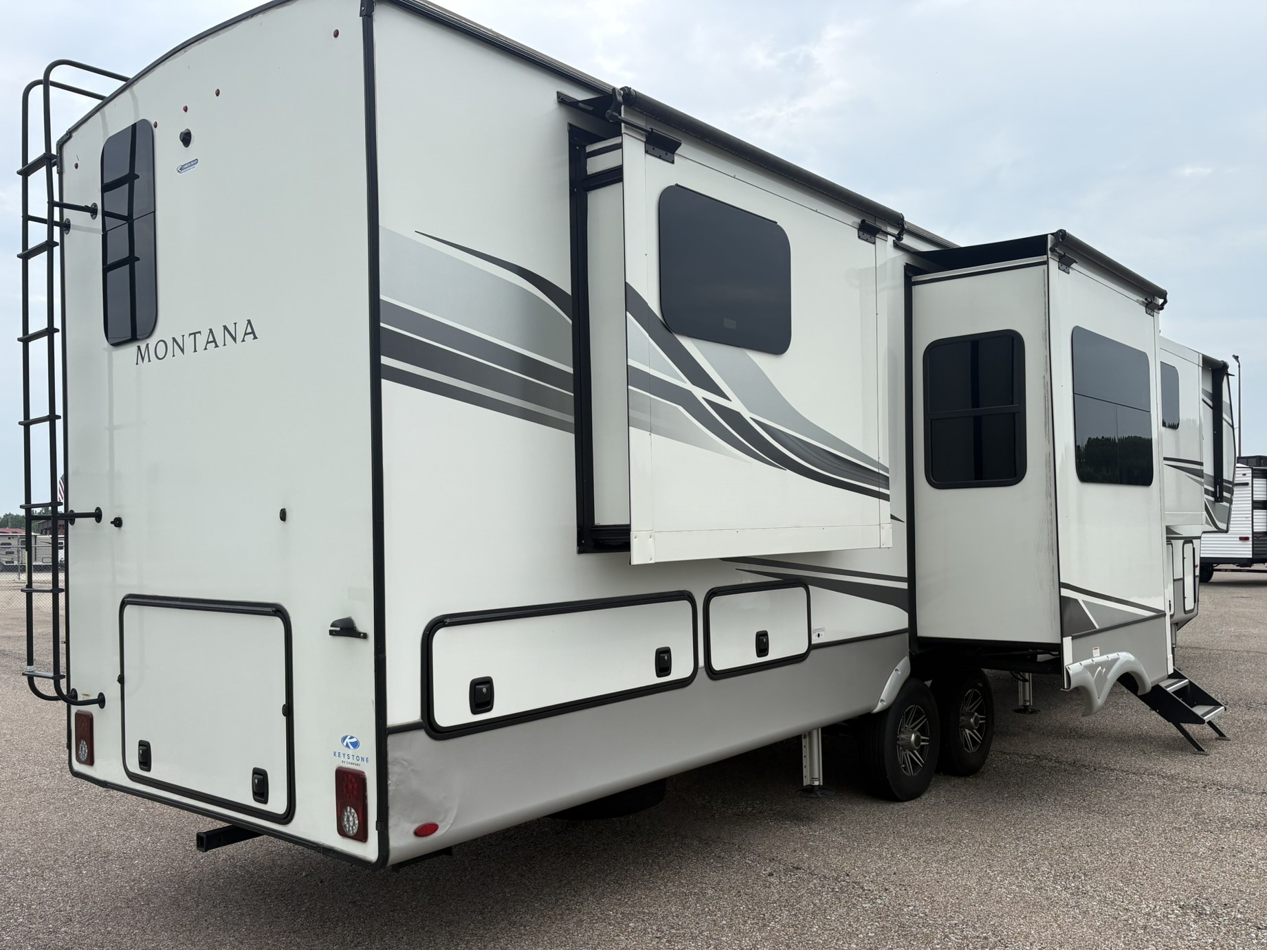 2023 KEYSTONE MONTANA 3901RK - Image 4