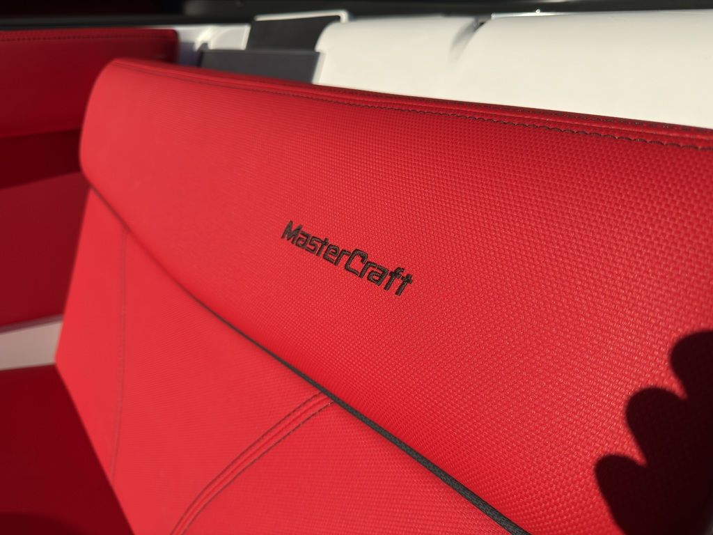 2019 MasterCraft XT22 - Image 43