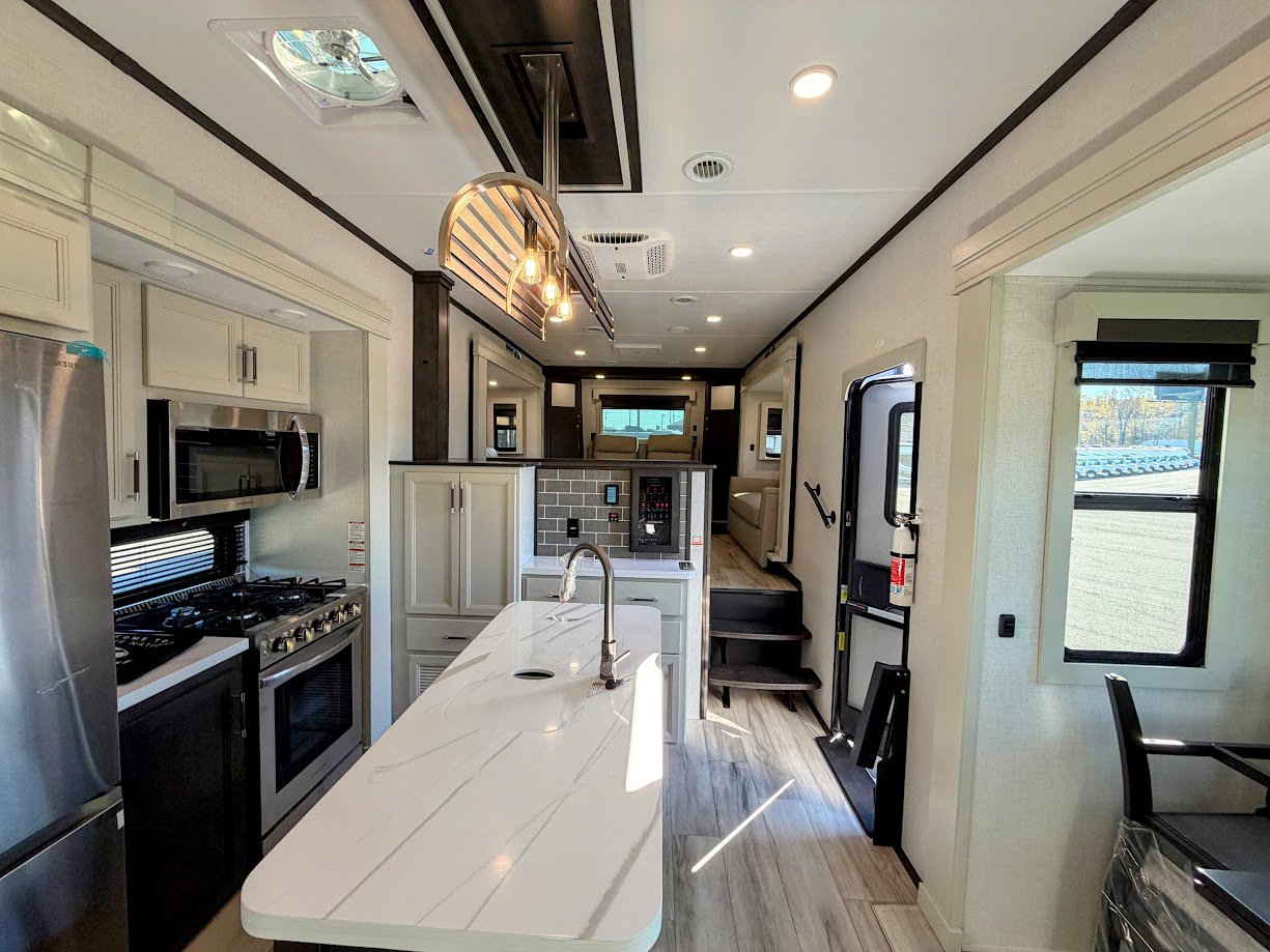 2026 Keystone ALPINE 3710FL - Image 11