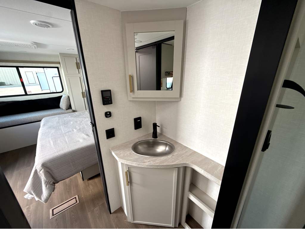 2027 VENTURE RV STRATUS 282VFD - Image 13